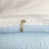 Novo Conjunto de Quatro Peças Bordado Chenille Algodão Lavado Nuvem Super Macio Capa de Edredom Macia Amiga da Pele Conjunto de Três Peças para Dormitório Estudantil Venda por Atacado