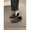 Mocasines de punta afilada de moda de alta gama de nicho para mujer, estilo otoño 2025 para la noche, tacón grueso, zapatos casuales de cuero