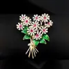 Elegante Broche de Ramo de Crisantemos, Pin Versátil de Alta Gama Femenino, Diseño de Lujo Ligero, Pin de Nicho, Accesorio para Traje
