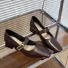 Zapatos Mary Jane de estilo francés con punta cuadrada y tacón grueso, nuevo modelo primavera y otoño 2026, adecuados para combinar con faldas, zapatos de tacón alto retro versátiles elegantes de un solo color