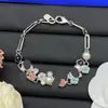Pulseira Nova de Designer Estilo Europeu e Americano Transfronteiriça com Logo e Padrões de Múltiplas Letras para Mulheres, Sensação de Alto Padrão, Fotos Reais, Atacado ao Vivo