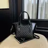Bolso de Mujer de Moda para el Trabajo de Alto Valor 2026 Nuevo Lanzamiento Otoño Temprano Bolso Tipo Cubo Relajado Bolso de Mano con Hombro Elegante