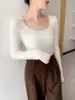 Sentido del diseño~Nuevo suéter de cachemir con cuello en U grande de nicho Otoño/Invierno para mujer, ajuste ceñido, suéter interior, tejido de punto base suave y pegajoso