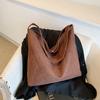 Bolsa retrô fosca de grande capacidade feminina 2024 outono e inverno nova bolsa de ombro casual superfície macia bolsa popular para deslocamento