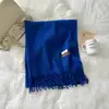 Bufanda de Cachemir Sintético para Mujer Otoño e Invierno Bufanda de Color Puro 2025 Otoño e Invierno Nueva Moda Bufanda Cálida de Longitud Media de Gama Alta