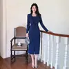 Otoño 2026 Diseño Casual Francés Nueva Moda Vestido Delgado con Pedrería en Azul y Negro
