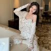 Pijama Nuevo de Terciopelo Dorado Otoño e Invierno para Mujer, Conjunto Cálido de Tres Piezas de Terciopelo Dorado con Diamantes y Mangas Largas con Copas, Ropa Sexy para Casa
