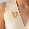 Broche de Corazón con Textura Tridimensional, Carcasa Metálica Retro de Venta Caliente Transfronteriza, Accesorio para Traje de Diseño de Nicho de Lujo Ligero