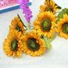 Venta al por mayor de flores artificiales de girasol de 3 cabezas de simulación retro, estilo europeo, para decoración de bodas y hogares.