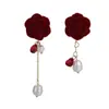 Pendientes de Flor de Terciopelo Rojo de Año Nuevo, Asimétricos, de Alta Gama, Versátiles, Estilo Nuevo, Pendientes de Lujo Ligero, Pendientes Elegantes de Otoño e Invierno