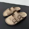 Sandalias Planas de Cuero de Vaca Doble Botonadura con Corcho Slip-On de Verano 2026 para Hombres y Mujeres, Venta al por Mayor para Comercio Exterior