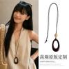 Collar con Colgante Ovalado Cortado en Madera y Cuerda de Cuero Negro para Mujer 2025 Nuevo Accesorios Étnicos Largos Cadena de Suéter de Alta Gama