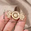 Fivela de sogra da Dinastia Han Fivela de metal Xiangyun Ruyi Gola alta Xale Feito nas Dinastias Song e Ming Nova Roupa Exterior Chinoiserie Botões de Metal