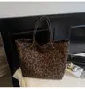 Nova Bolsa Feminina de Camurça para o Inverno 2026, Bolsa Tote de Estampa de Leopardo Retro de Nicho, Bolsa de Ombro Versátil de Grande Capacidade para o Trabalho