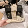 Moda Casual de Mujer Verano Nuevo Estilo 2025 Pantuflas sin Cordones para el Hogar Interior Pantuflas sin Cordones de Suela Plana Venta al por Mayor