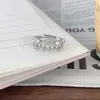 Anel de Renda Ondulada Elegante de Luxo Leve para Mulheres, Anel de Diamante Escovado Vintage Medieval, Acessórios de Nicho de Alta Gama