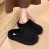 Chinelos de inverno femininos 2026, de passo único, com sola grossa, de lã de cordeiro, com separação nos dedos, moda casual, aumento interno de altura, de algodão