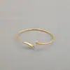 Design de luxo leve minimalista ins elegante versátil pulseira aberta cravejada de diamantes simples moda galvanizada ouro 18K