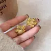 Aretes Florales Doble Capa Estéreo Dorados para Mujer, Frontales y Traseros, Lujo Accesible y Aretes de Gama Alta, Diseño de Nicho, Aretes Elegantes