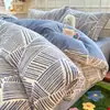 Conjunto de Roupa de Cama de Lã de Leite Desenho Animado 2026 Novo Dormitório Estudantil Conjunto de Três Peças com Fronha e Lençol com Fronha de Lã Coral Dupla Face