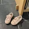 Tênis Esportivo Infantil 2026 Primavera/Outono Novo Estilo Coreano Moda Versátil Casual para Meninas Respirável Solado Macio Calçados de Treino Alemães