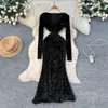 Vestido de Lantejoulas Preto Elegante e Moderno para Noite, Manga Longa Decote V Slim Fit Elegante Estilo Sereia com Toque de Luxo