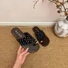 Nuevas sandalias tipo slip-on metálicas, lindas, aptas para viajar, super suaves, esenciales para mujer 2026, con diseño de lunares, perfectas para el verano y con adornos decorativos flexibles