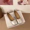 Zapatos de trabajo slip-on a la moda, zapatos de un solo color poco profundos para mujer, zapatos de nuevo estilo de suela blanda, slip-ons casuales 2026, empeine suave primavera-verano