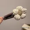 Presilha de Cabelo Flor de Lã Tricotada Feminina High-end 2025 Novo Outono e Inverno Grampo de Cabelo Parte de Trás da Cabeça Presilha de Tubarão Acessórios de Cabelo