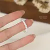Anel de Pérola Imitação para Mulheres, Fashionável, Minimalista, Luxo Leve, Anel de Pérolas com Cordão Elástico Francês, Joias de Mão Exquisitas Atacado