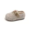 Sapatos de Algodão Quente com Forro de Lã Birkenstock da Moda para Meninas 2025 Inverno Novo Sapatos Peludos Externos com Solado Macio para Crianças e Bebês