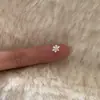 Estilo Coreano Lujo Accesible Diseño de Nicho Aretes de Copo de Nieve Estilo Ins Super Brillantes Micro-Incustados de Circonita Aretes Mini Pequeños