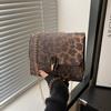 2024 Início do Outono Novo Simples Estilo Ocidental Commuter Retro Simples Moda Leopardo Estampa Corrente Ombro Crossbody Pequena Bolsa Quadrada para Mulheres