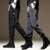 Pantalones casuales gruesos negros y grises para hombre, pantalones jogger ajustados de moda, nuevo estilo otoño 2025, pantalones de pana con retazos para hombre