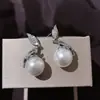 Pendientes de Plata de Ley S925 Aguja de Plata Estilo Mismo de TikTok Circón Microincrustado Hoja Perla Pendientes de Lujo Ligero Versátiles Pendientes Elegantes de Diosa Dama
