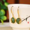 Pendientes de plata de ley S925 de Yilu con diseño de huevo de mariposa de jade hetiano chapado en oro y gancho para la oreja, estilo nacional, retro, elegante y temperamento.