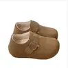 Zapatos retro de peluche cálidos Birkenstock para mujer, zapatos de algodón, nuevo estilo Otoño/Invierno 2026, totalmente cerrados, sin cordones, suela gruesa, zapatos de un solo color