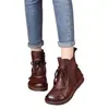 Outono/Inverno 2026 Botas de Combate Estilo Étnico Retrô Femininas Couro Macio Moda Versátil Solado Macio Cabedal Macio Confortável Bico Redondo Sapatos para Mãe