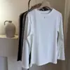 Nova Camiseta Feminina Básica Versátil de Manga Longa com Gola Redonda, Cor Lisa, Quente, com Detalhes em Folha de Ouro Escovada, para Outono e Inverno