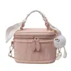 Bolso de mano con pañuelo de seda popular de este año para mujer 2024 nuevo estilo Bolsa tipo caja Joker bolso pequeño de hombro bandolera al por mayor