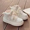 Sapatos brancos pequenos de sola grossa femininos 2024 outono e inverno novos versáteis para estudantes casuais esportivos tênis de skate versáteis de cano alto de algodão tênis de skate