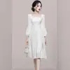 Vestido Blanco de Manga Larga Estilo Francés Modelo 2026 para Registro y Compromiso, Vestido Sencillo de Longitud Media con Cuello Cuadrado