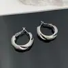 Nuevos Pendientes de Estilo Metálico 3D Transfronterizos Euroamericanos para Mujer Moda Pendiente Simple Sentido de Diseño Ear Cuff Exagerado Cierre de Pendiente