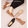 2025 nuevo resorte zapatos de cuero suave de una sola pieza para mujer tacón grueso tacón medio zapatos negros para mujer zapatos de mamá corte bajo punta fina tacón de cuña