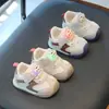 Nuevos zapatos de niña para verano 2026 nuevo modelo verano transpirables gato KT zapatillas deportivas para niños malla zapatillas de correr