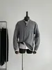 Suéter Masculino de Tricô com Gola Henley Falso de Duas Peças Leve de Luxo Malha Trançada Nicho Minimalista Textura Trançada Confortável Quente