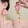 Brincos Longos com Pingente de Flor Pérola e Franja para Mulheres Luxo Leve Moda de Alta Qualidade Pendentes para Orelha Tarrachas Novos Acessórios de Brinco 2026