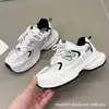 Zapatos de malla para mujer, zapatillas deportivas transpirables, zapatos que aumentan la altura, nuevos y versátiles zapatos casuales tipo 'dad shoes' para el verano 2026