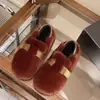 Calzado de invierno para mujer para exteriores, nuevo estilo de moda 2026, mocasines slip-on forrados de polar con diseño de media pantufla y soporte en el talón
