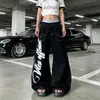 Jeans de calle ligeros estilo americano con estampado de graffiti de alas y costuras visibles, pantalones unisex de pierna ancha curvada multibolsillos hasta el suelo